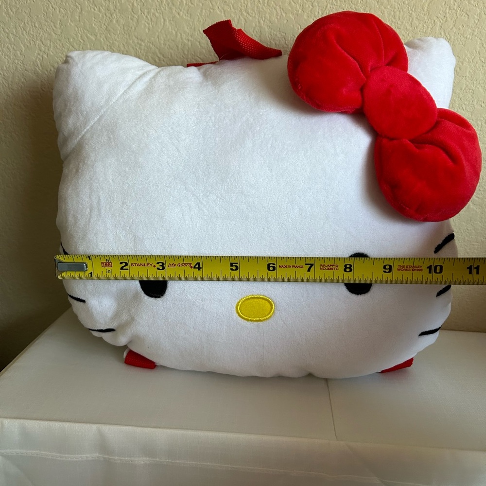 Hello Kitty Plush Backpack - Picture 4 of 4